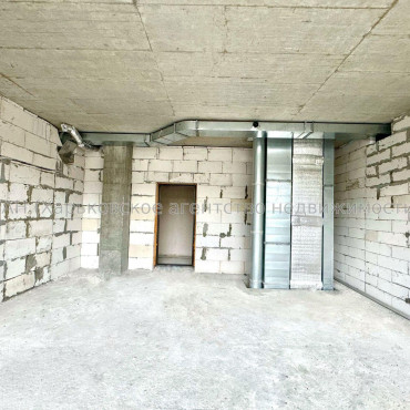 Продам нежитлову нерухомість, офис в офисном центре , 1 кім., 33.50 м², без внутренних работ 