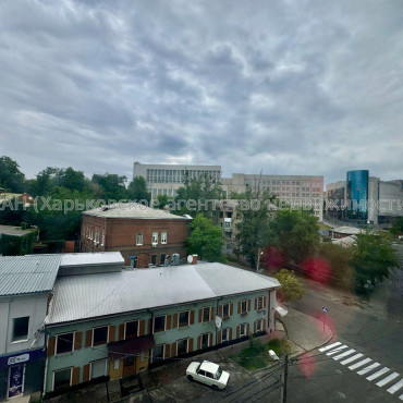 Продам нежитлову нерухомість, офис в офисном центре , 1 кім., 33.50 м², без внутренних работ 