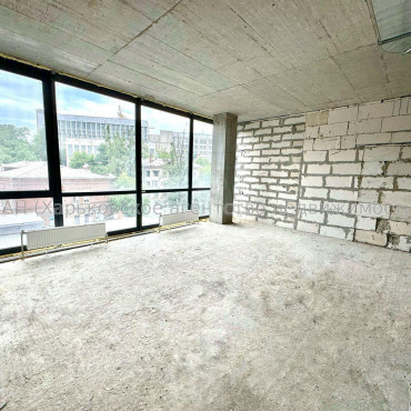 Продам нежитлову нерухомість, офис в офисном центре , 1 кім., 33.50 м², без внутренних работ 