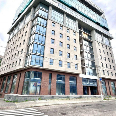 Продам нежитлову нерухомість, офис в офисном центре , 1 кім., 33.50 м², без внутренних работ 