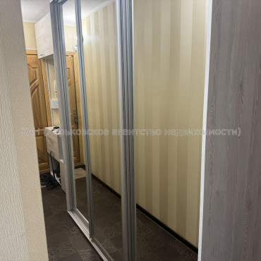 Продам квартиру, Гвардейцев Широнинцев ул. , 1  ком., 37.80 м², капитальный ремонт 