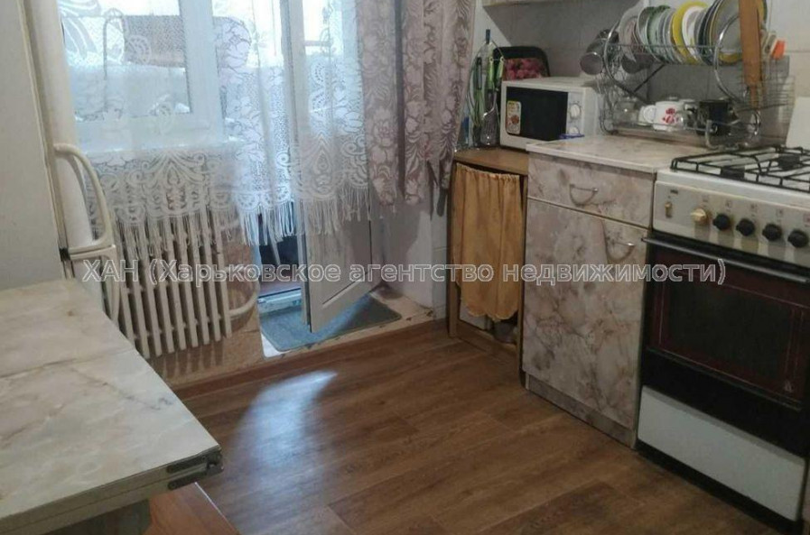 Продам квартиру, Алексеевская ул. , 1 кім., 37 м², косметический ремонт 