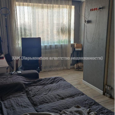 Продам квартиру, Павла Тычины ул. , 3 кім., 89 м², частичный ремонт 