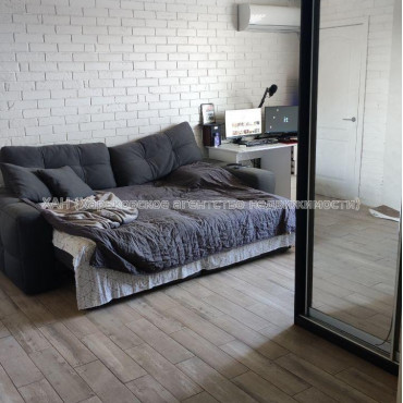 Продам квартиру, Павла Тычины ул. , 3 кім., 89 м², частичный ремонт 