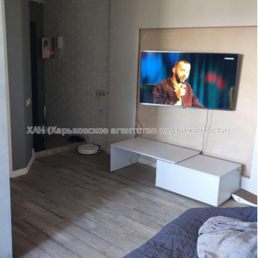 Продам квартиру, Павла Тычины ул. , 3 кім., 89 м², частичный ремонт 