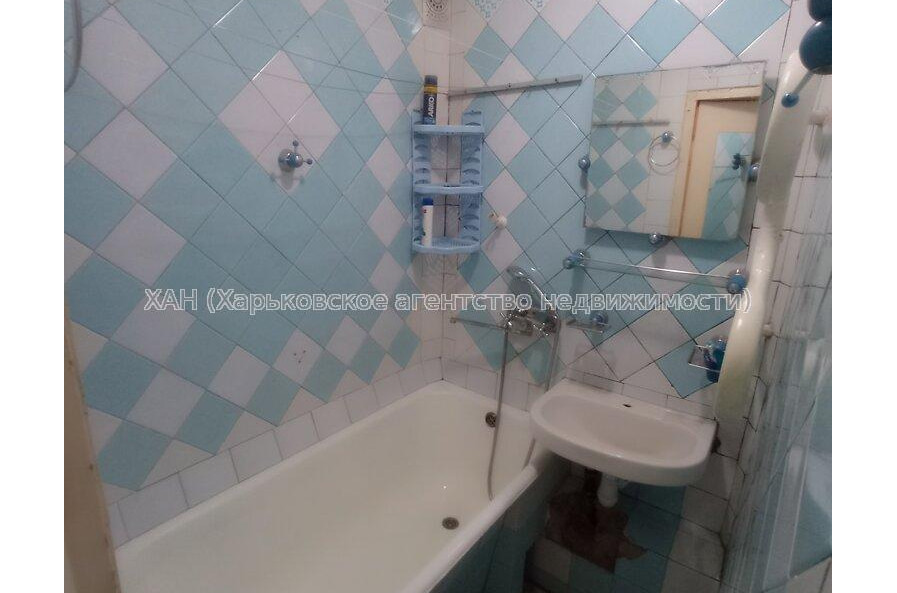 Продам квартиру, Гвардейцев Широнинцев ул. , 3 кім., 63 м², косметический ремонт 