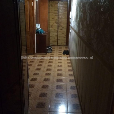 Продам квартиру, Славы просп. , 4 кім., 69 м², косметический ремонт 