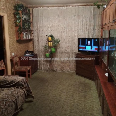 Продам квартиру, Славы просп. , 4 кім., 69 м², косметический ремонт 