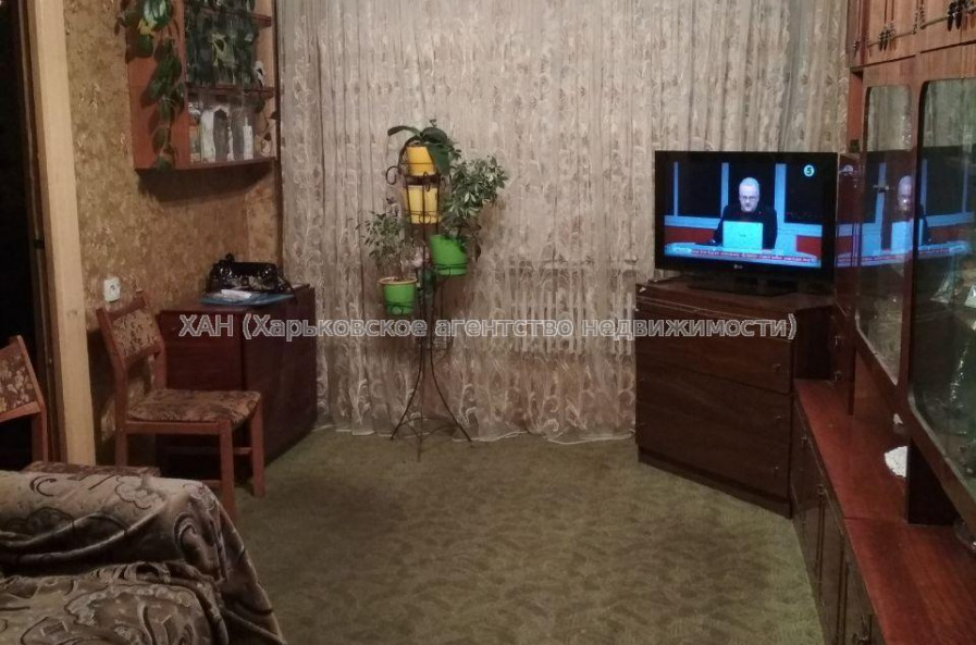 Продам квартиру, Славы просп. , 4  ком., 69 м², косметический ремонт 