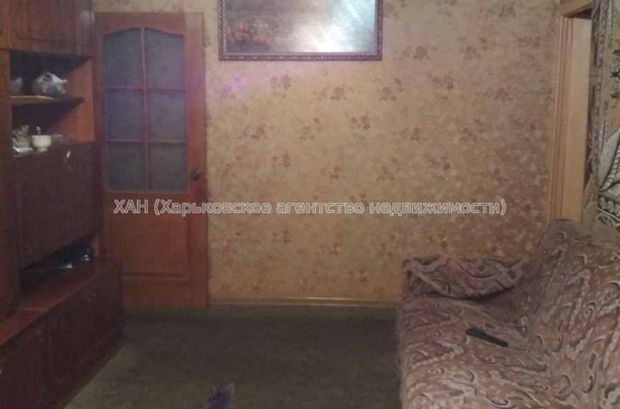 Продам квартиру, Славы просп. , 4  ком., 69 м², косметический ремонт 