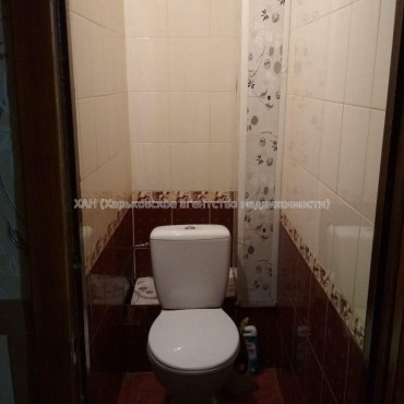 Продам квартиру, Славы просп. , 4 кім., 69 м², косметический ремонт 