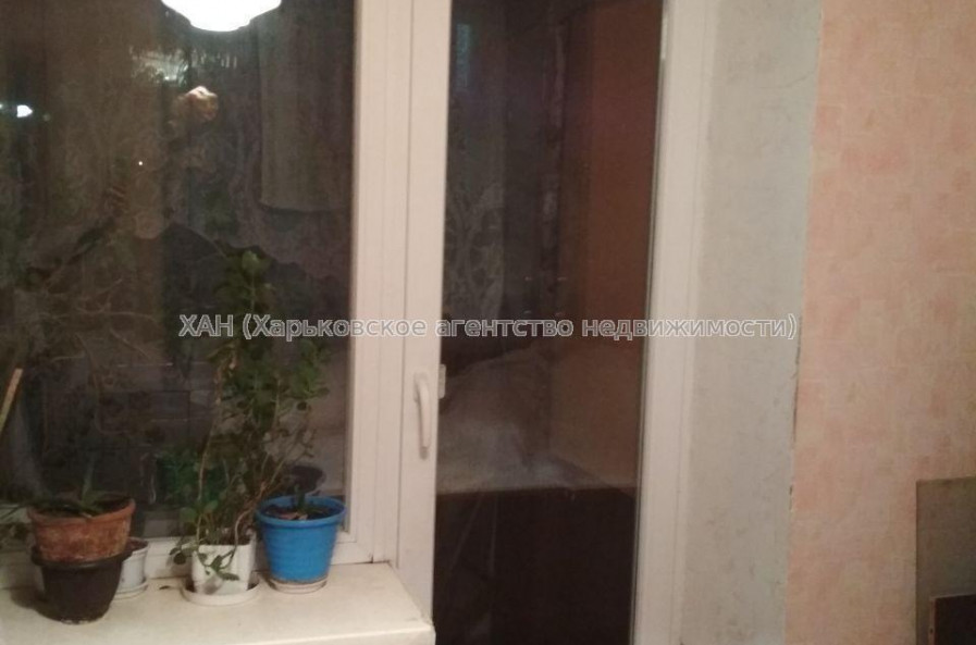 Продам квартиру, Славы просп. , 4  ком., 69 м², косметический ремонт 