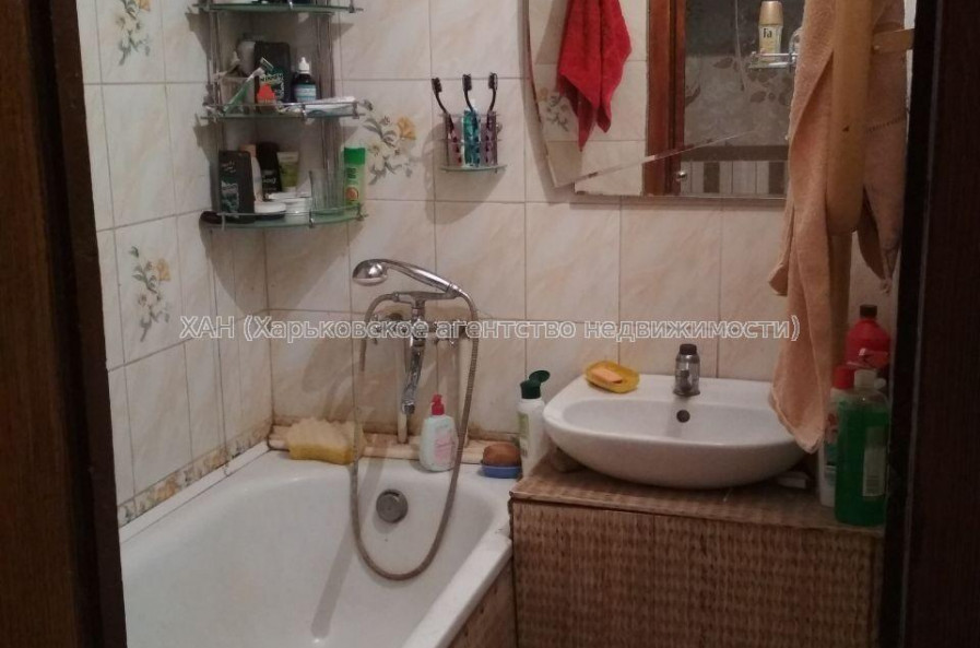 Продам квартиру, Славы просп. , 4 кім., 69 м², косметический ремонт 