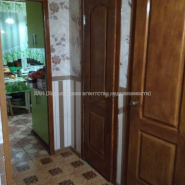 Продам квартиру, Славы просп. , 4 кім., 69 м², косметический ремонт 