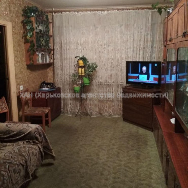 Продам квартиру, Славы просп. , 4 кім., 69 м², косметический ремонт 