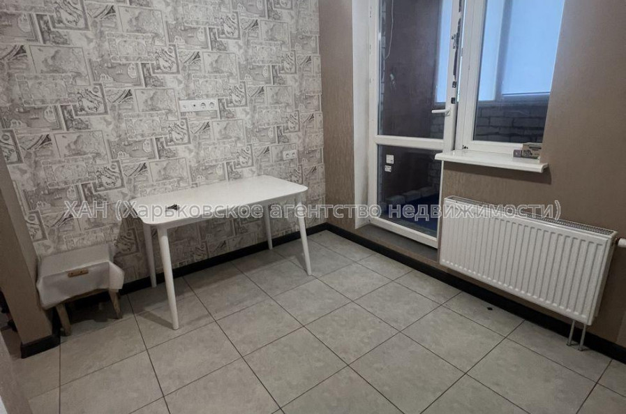 Продам квартиру, Драгоманова ул. , 1  ком., 36 м², капитальный ремонт 