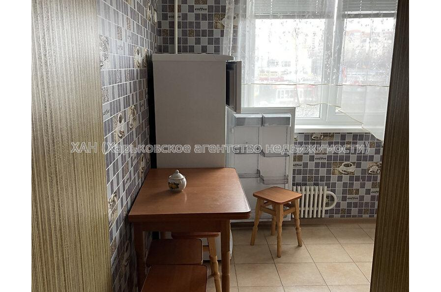 Продам квартиру, Ахсарова Энвера ул. , 1 кім., 32 м², косметический ремонт 