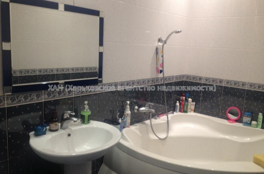 Продам квартиру, Василия Вышиваного ул. , 2 кім., 70 м², евроремонт 