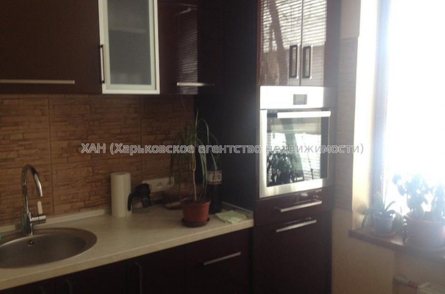 Продам квартиру, Василия Вышиваного ул. , 2 кім., 70 м², евроремонт 