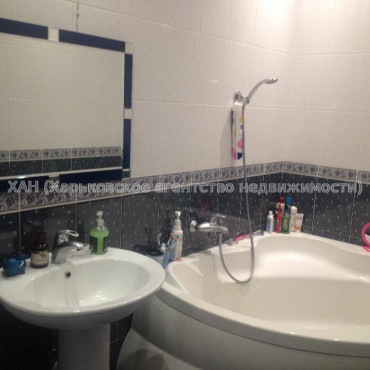 Продам квартиру, Василия Вышиваного ул. , 2 кім., 70 м², евроремонт 