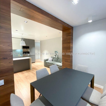 Продам квартиру, Молочная ул. , 2  ком., 72 м², авторский дизайн 