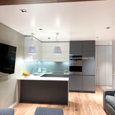 Продам квартиру, Молочная ул. , 2  ком., 72 м², авторский дизайн 