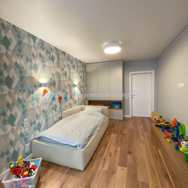 Продам квартиру, Молочная ул. , 2  ком., 72 м², авторский дизайн 