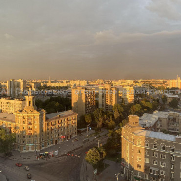 Продам квартиру, Молочная ул. , 2  ком., 72 м², авторский дизайн 