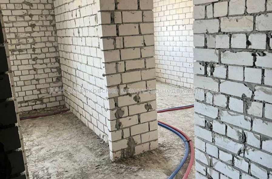 Продам квартиру, Героев Харькова просп. , 3  ком., 82 м², без внутренних работ 