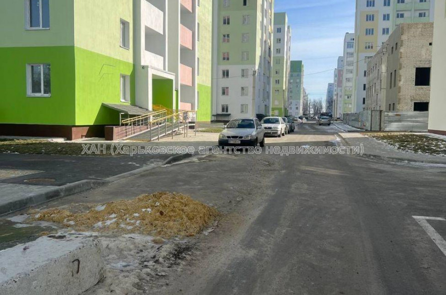 Продам квартиру, Героев Харькова просп. , 3 кім., 82 м², без внутренних работ 