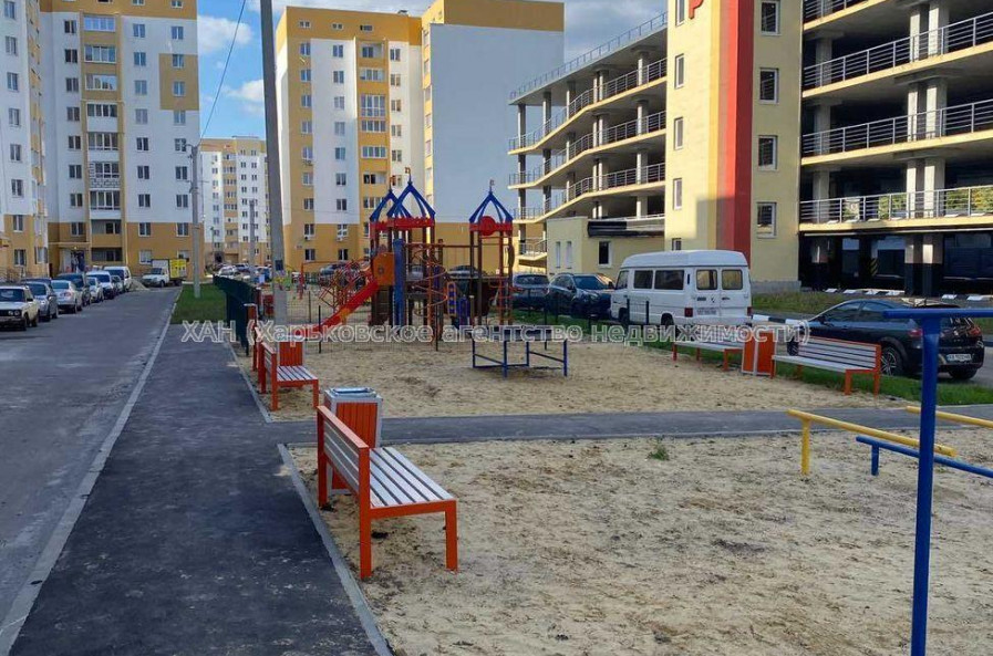 Продам квартиру, Льва Ландау просп. , 3 кім., 73 м², без отделочных работ 