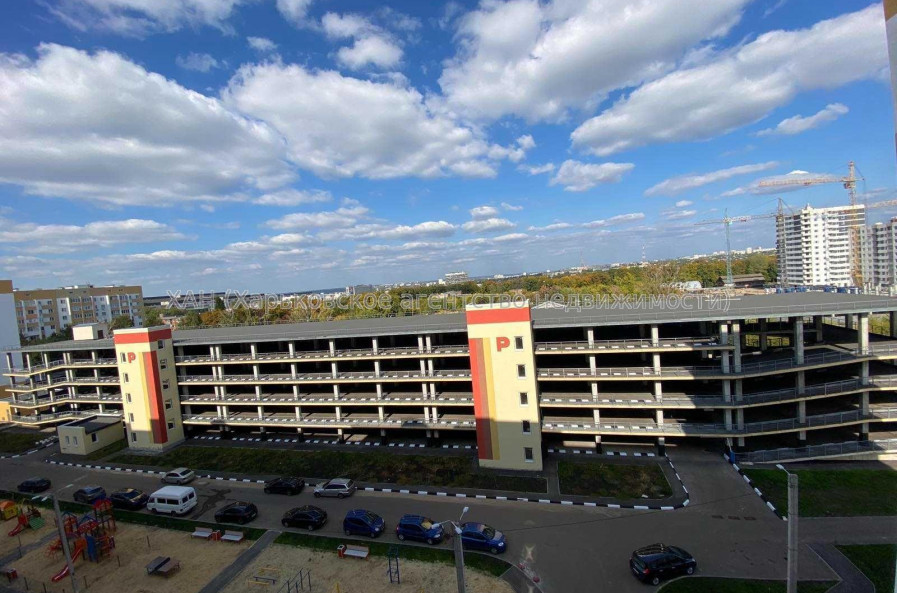 Продам квартиру, Льва Ландау просп. , 3 кім., 73 м², без отделочных работ 