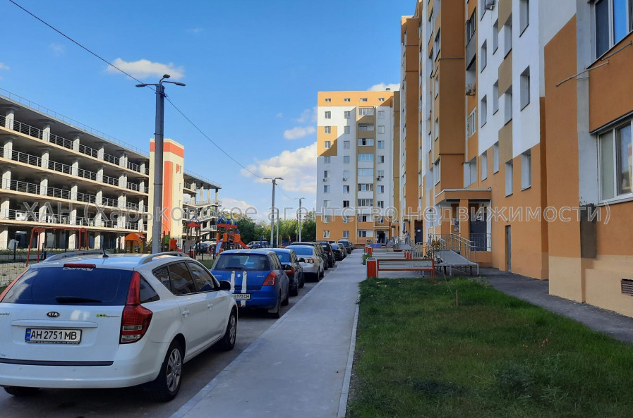 Продам квартиру, Льва Ландау просп. , 3 кім., 73 м², без отделочных работ 