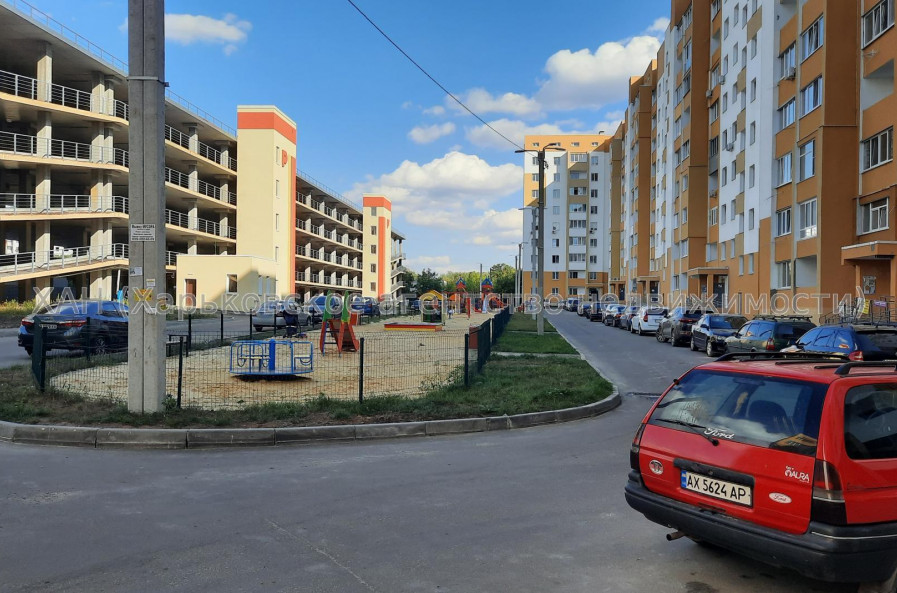 Продам квартиру, Льва Ландау просп. , 3 кім., 73 м², без отделочных работ 