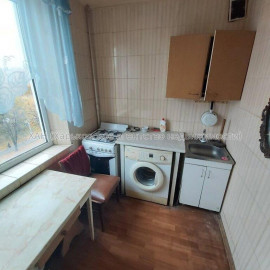 Продам квартиру, Новгородская ул. , 3 кім., 67.40 м², без ремонта