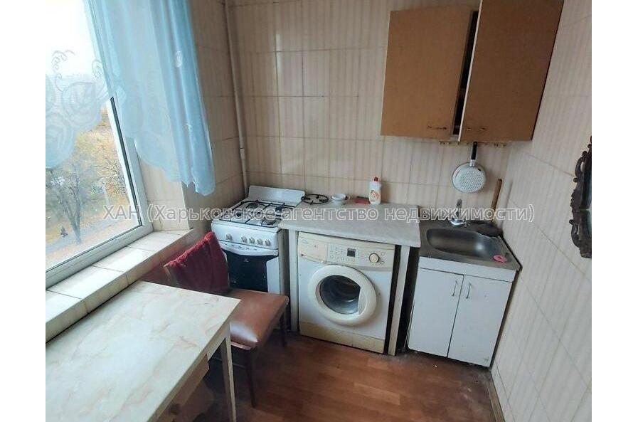 Продам квартиру, Новгородская ул. , 3  ком., 67.40 м², без ремонта 