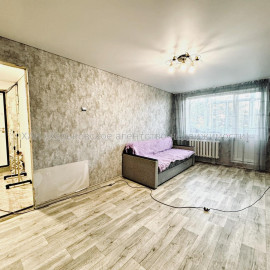 Продам квартиру, Познанская ул. , 2 кім., 44.20 м², косметический ремонт