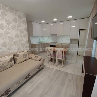 Продам квартиру, Молочная ул. , 1  ком., 51 м², капитальный ремонт 