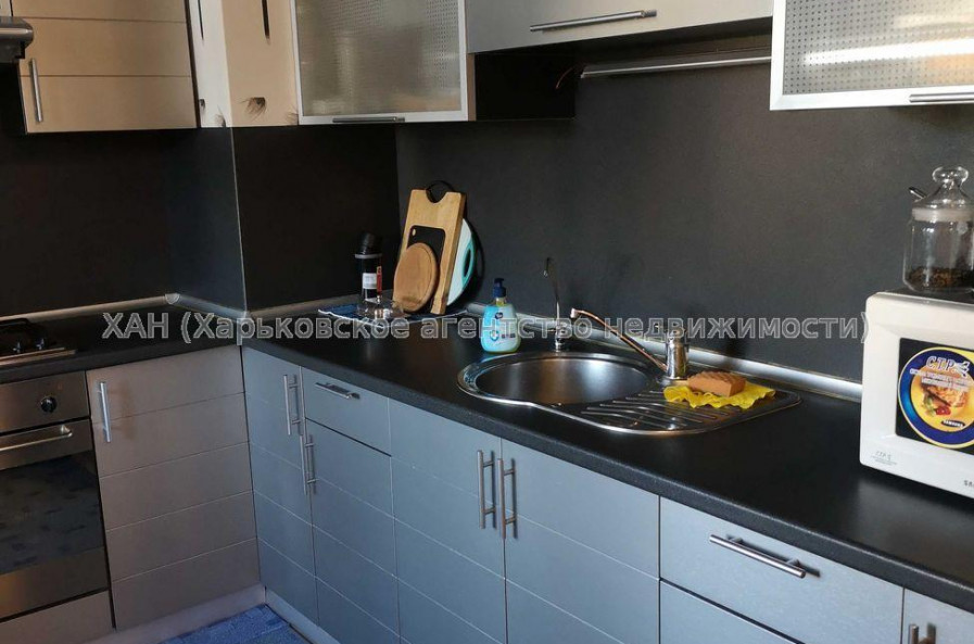 Продам квартиру, Евгения Енина ул. , 2 кім., 57 м², капитальный ремонт 