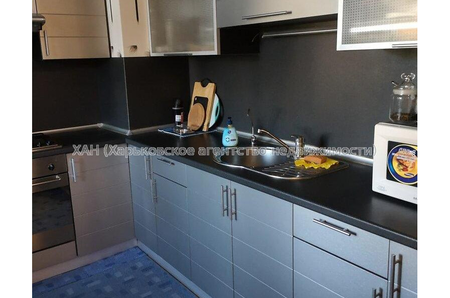 Продам квартиру, Евгения Енина ул. , 2 кім., 57 м², капитальный ремонт 