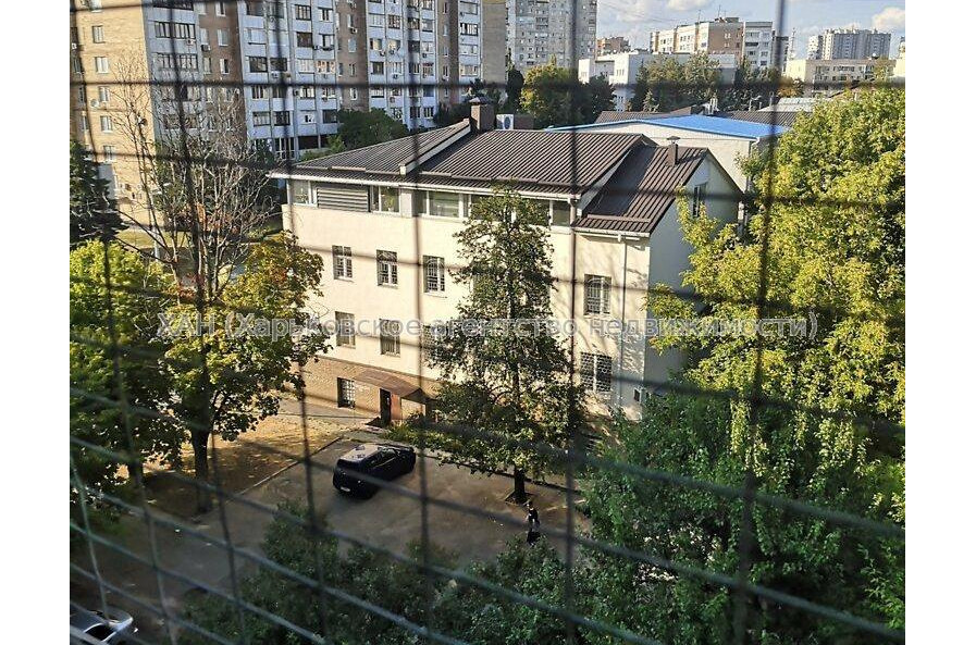 Продам квартиру, Евгения Енина ул. , 2 кім., 57 м², капитальный ремонт 