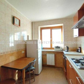 Продам квартиру, Отакара Яроша ул. , 3 кім., 60 м², капитальный ремонт