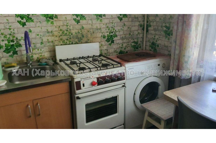 Продам квартиру, Каденюка ул. , 2 кім., 46 м², советский ремонт 