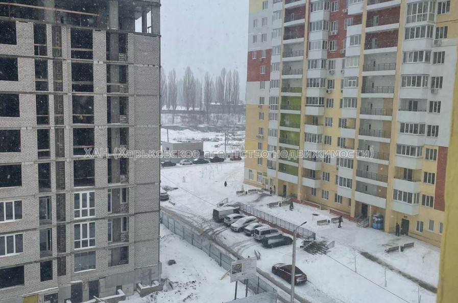 Продам квартиру, Гвардейцев Широнинцев ул. , 1 кім., 43 м², без ремонта 