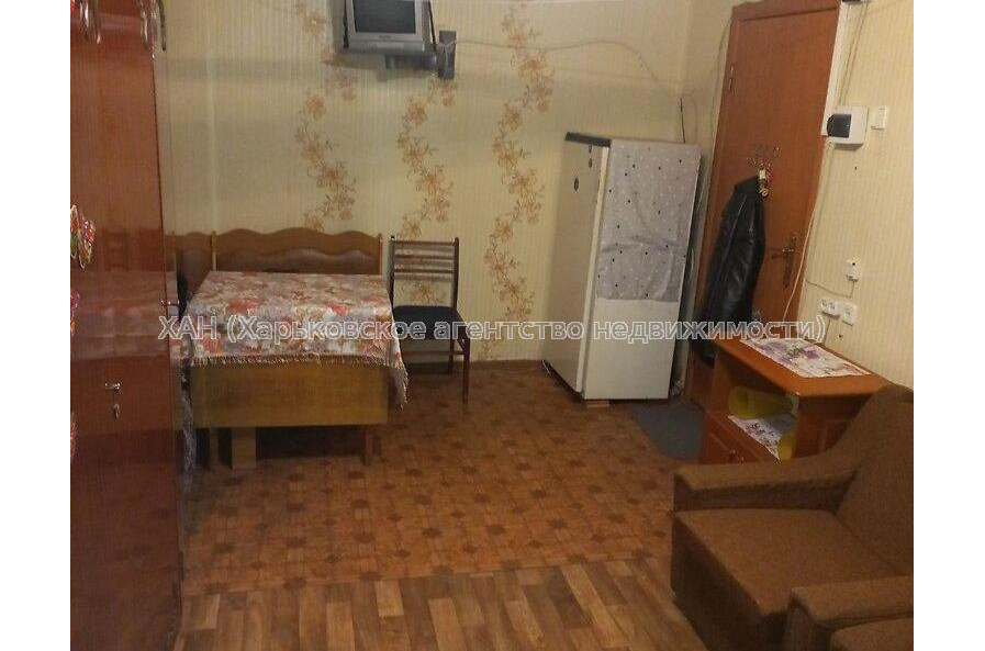 Продам квартиру, Гвардейцев Широнинцев ул. , 1 кім., 21 м², косметический ремонт 