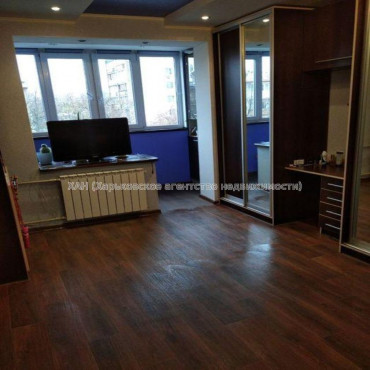 Продам квартиру, Защитников Неба ул. , 3  ком., 68 м², капитальный ремонт 