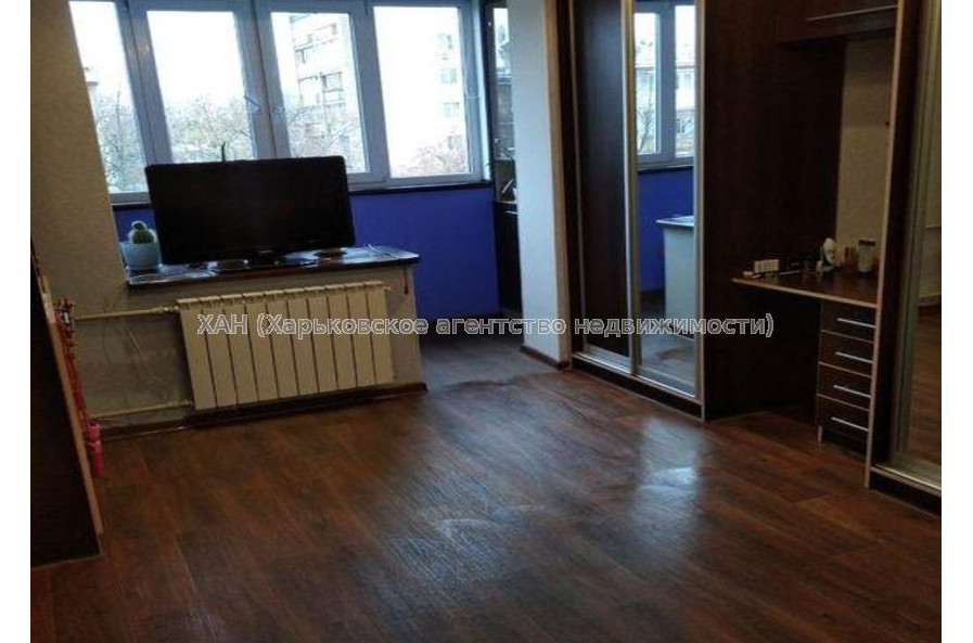 Продам квартиру, Защитников Неба ул. , 3  ком., 68 м², капитальный ремонт 