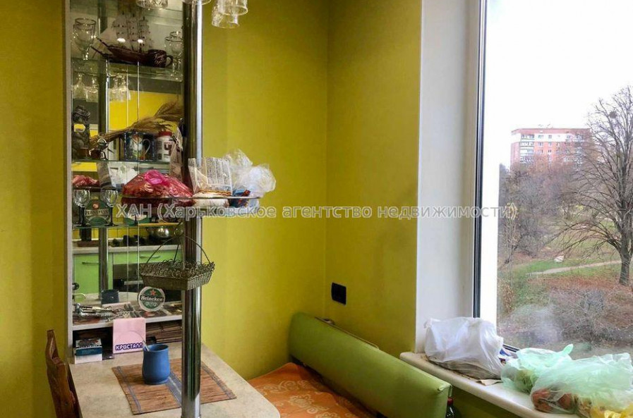 Продам квартиру, Защитников Неба ул. , 3  ком., 68 м², капитальный ремонт 