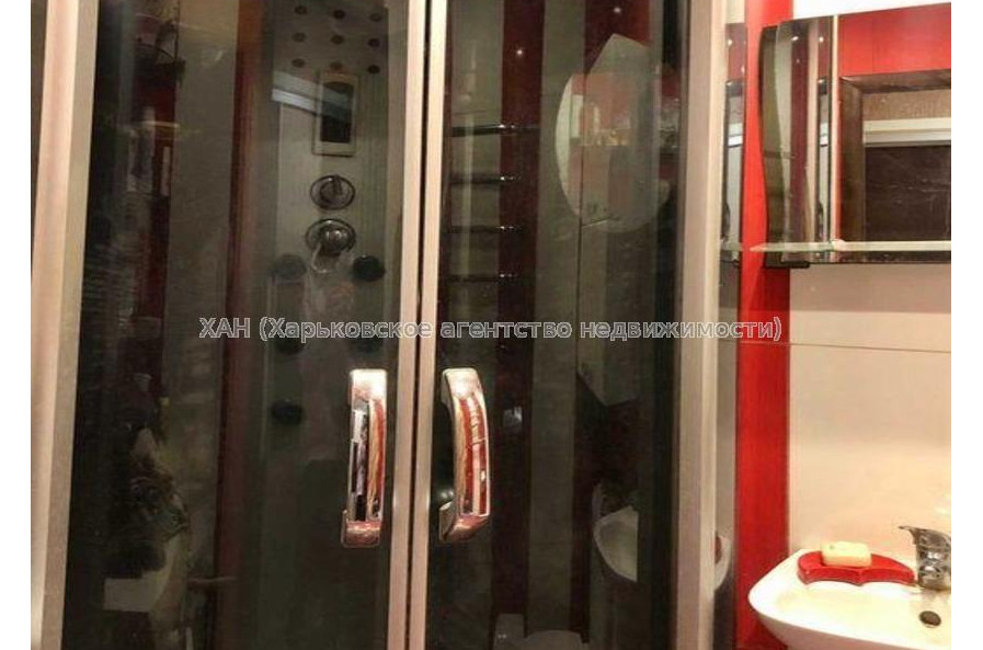 Продам квартиру, Защитников Неба ул. , 3  ком., 68 м², капитальный ремонт 