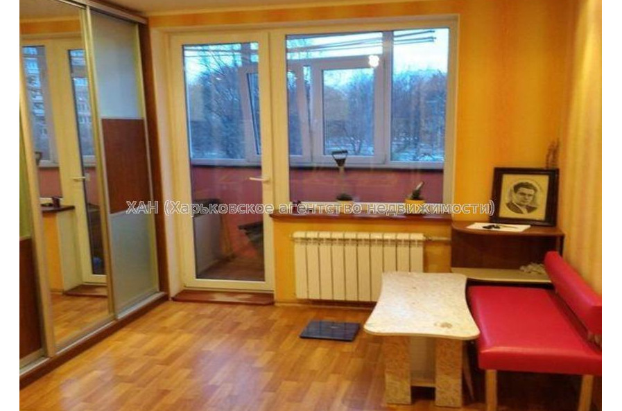 Продам квартиру, Защитников Неба ул. , 3  ком., 68 м², капитальный ремонт 